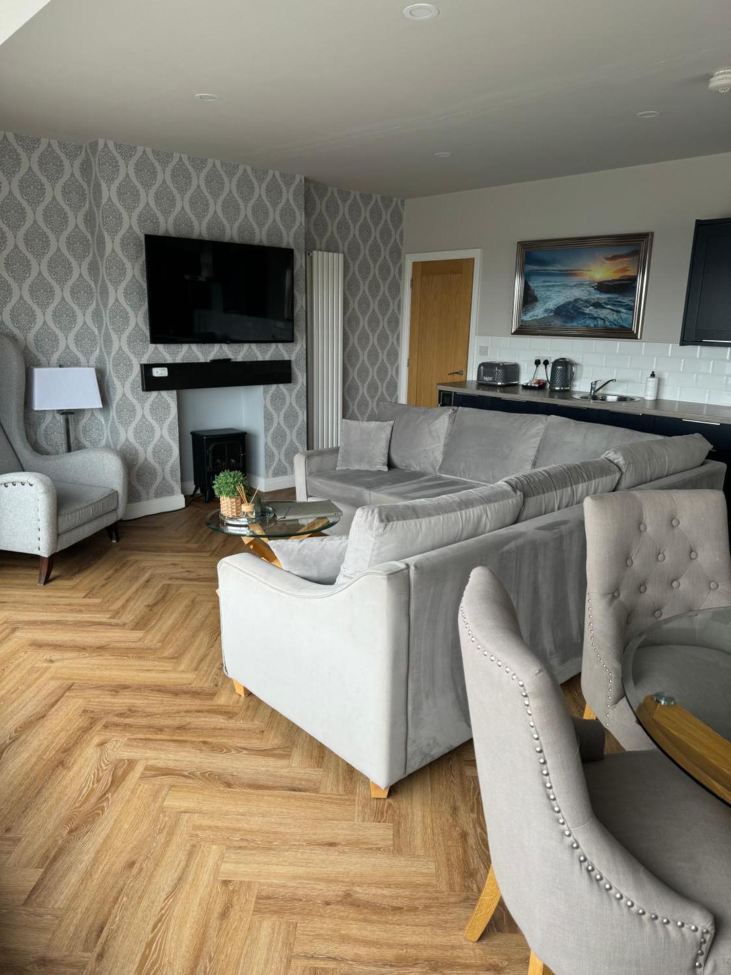 Beach House Apartment On Ground Floor With Sea View - Pet Friendly Клівліс Екстер'єр фото